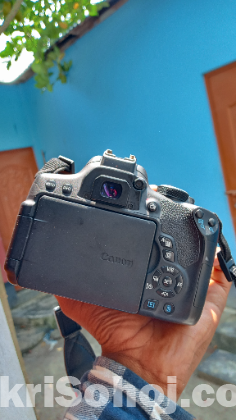 Canon 750D DSLR with 18-135mm Master Lens